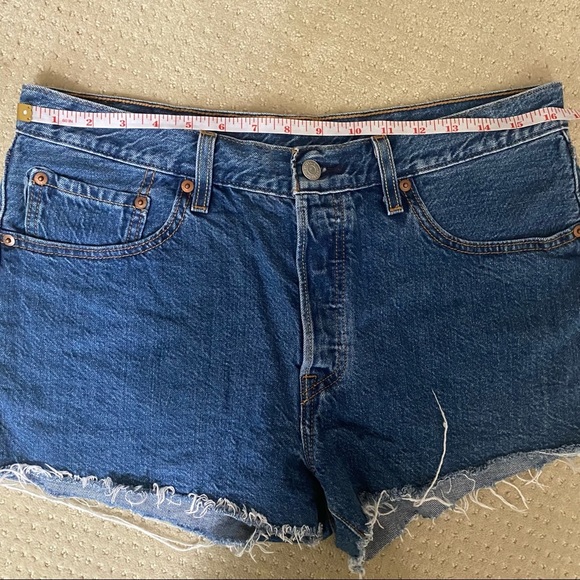 LEVI’S Blue Medium Wash Mid-rise Cutoff Denim Shorts - Picture 7 of 9